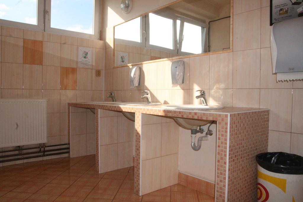 Hostel Boathouse Прага Экстерьер фото