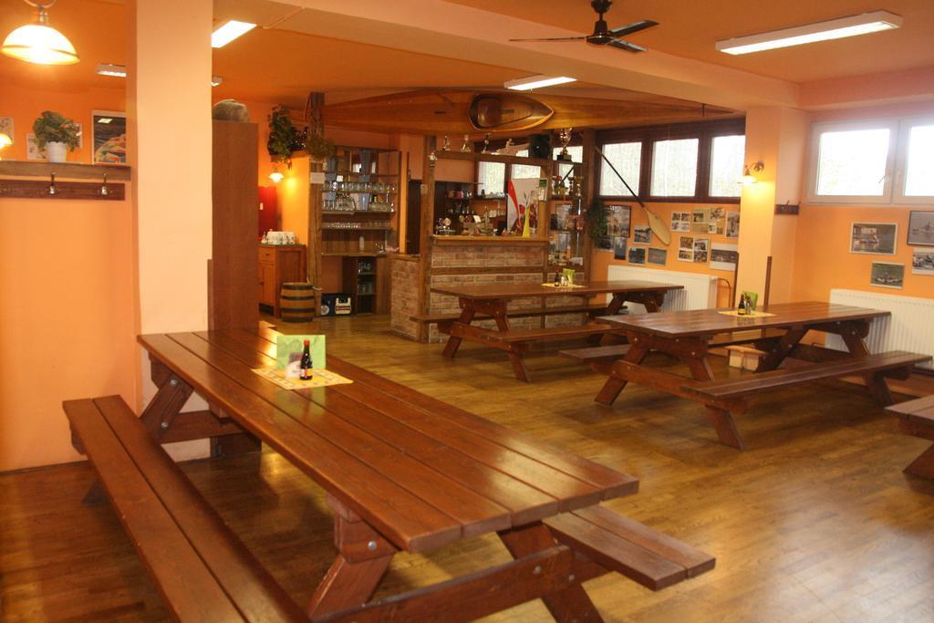 Hostel Boathouse Прага Экстерьер фото