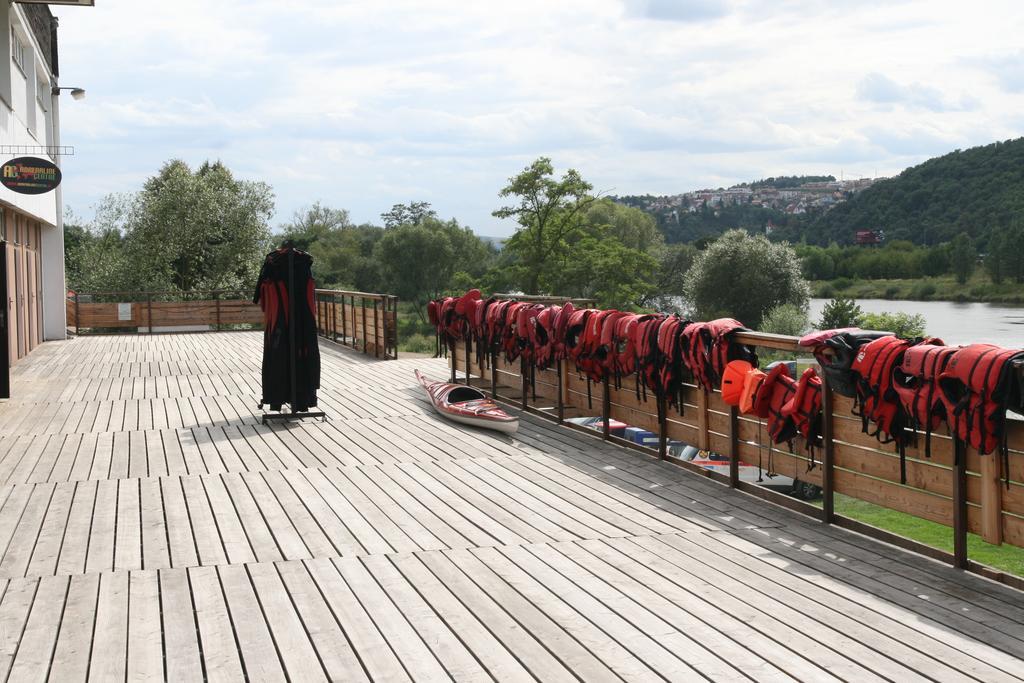 Hostel Boathouse Прага Экстерьер фото