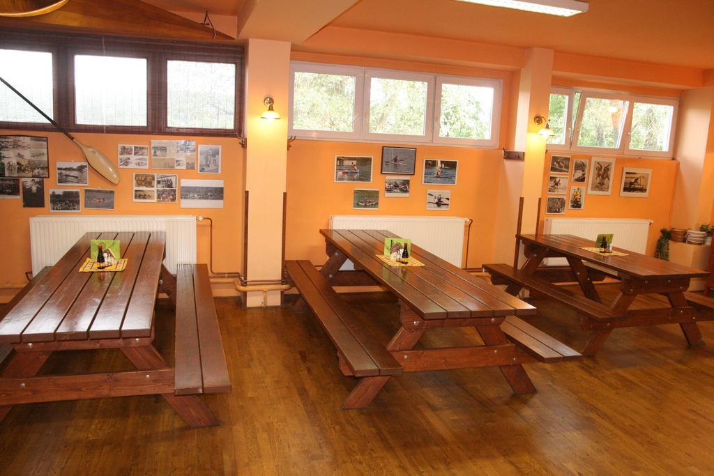 Hostel Boathouse Прага Экстерьер фото